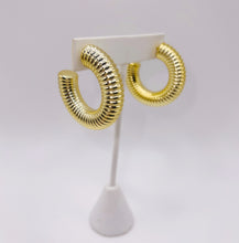 Load image into Gallery viewer, Ripple C Hoop Earrings