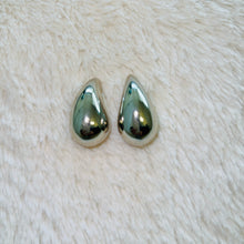 Load image into Gallery viewer, Rain Drop Earrings