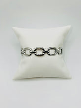 Load image into Gallery viewer, She’s Open Link Bangle Bracelet