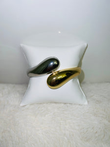 Curves & Polished Bangle