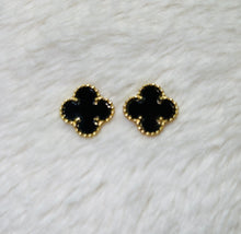 Load image into Gallery viewer, Clover Color Earrings